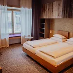 מלון Alpenhotel Perner 4*