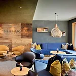 מלון Alpenhotel Perner 4*