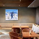 Alpenhotel Perner מלון