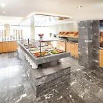 מלון Alpenhotel Perner 4*