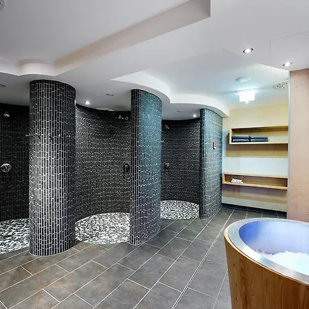 Alpenhotel Perner فندق 4*