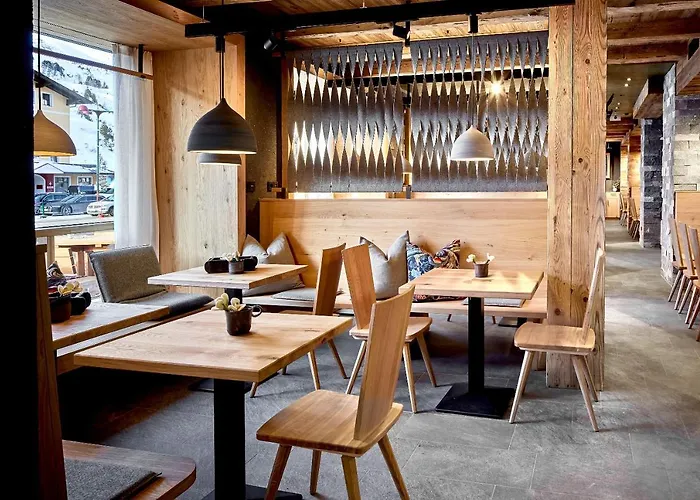 Отель Alpenhotel Perner 4*