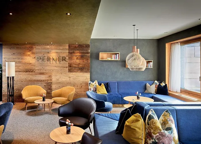 Отель Alpenhotel Perner 4*