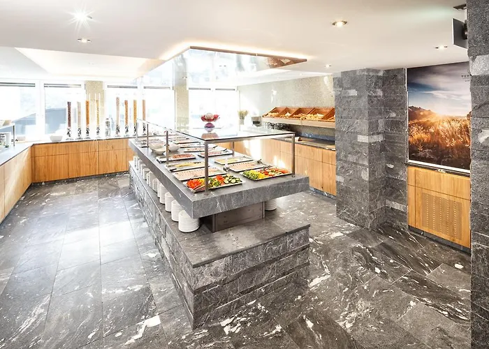 Отель Alpenhotel Perner 4*