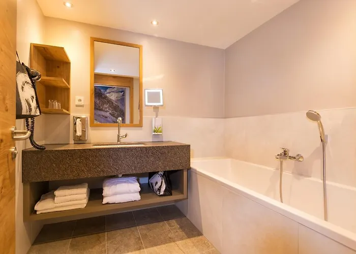 Отель Alpenhotel Perner 4*